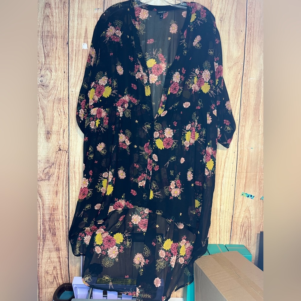 Torrid Plus Size 1 (1x) Plus Flowy Top Like New - image 1